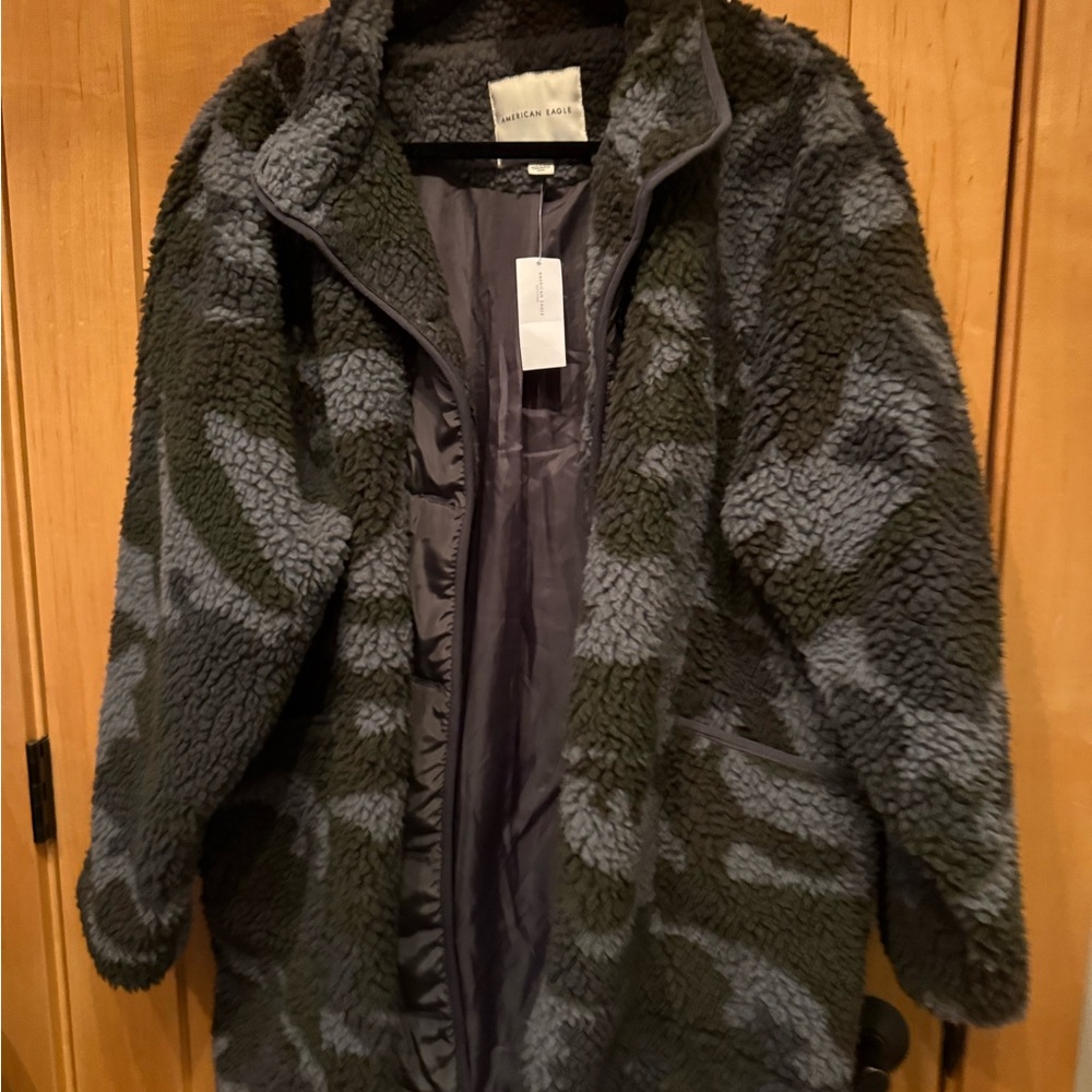 American Eagle Outfitters camo /gray/green Black Sherpa Jacket